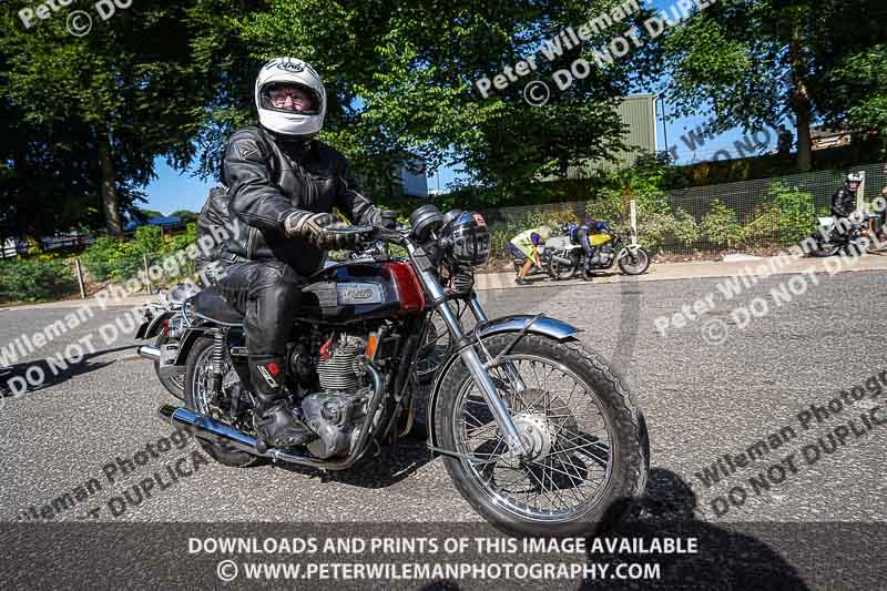 Vintage motorcycle club;eventdigitalimages;mallory park;mallory park trackday photographs;no limits trackdays;peter wileman photography;trackday digital images;trackday photos;vmcc festival 1000 bikes photographs